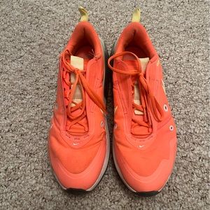 Coral Nike Airmax Tennis Shoes